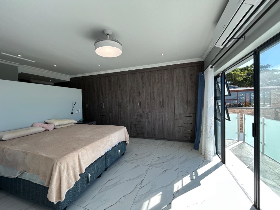 4 Bedroom Property for Sale in Wavecrest Eastern Cape